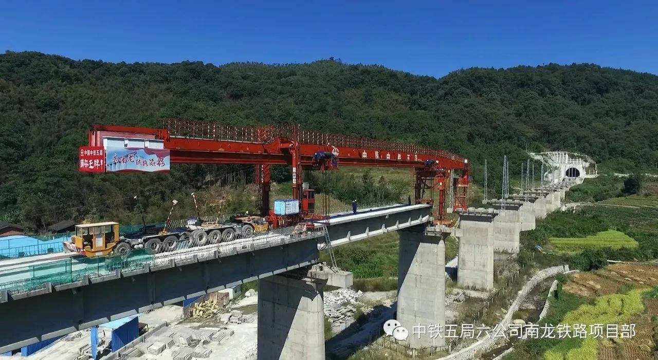 河南新乡双悬臂式架桥机‌厂家 双悬臂式架桥机主梁承载能力与抗弯刚度设计要点
