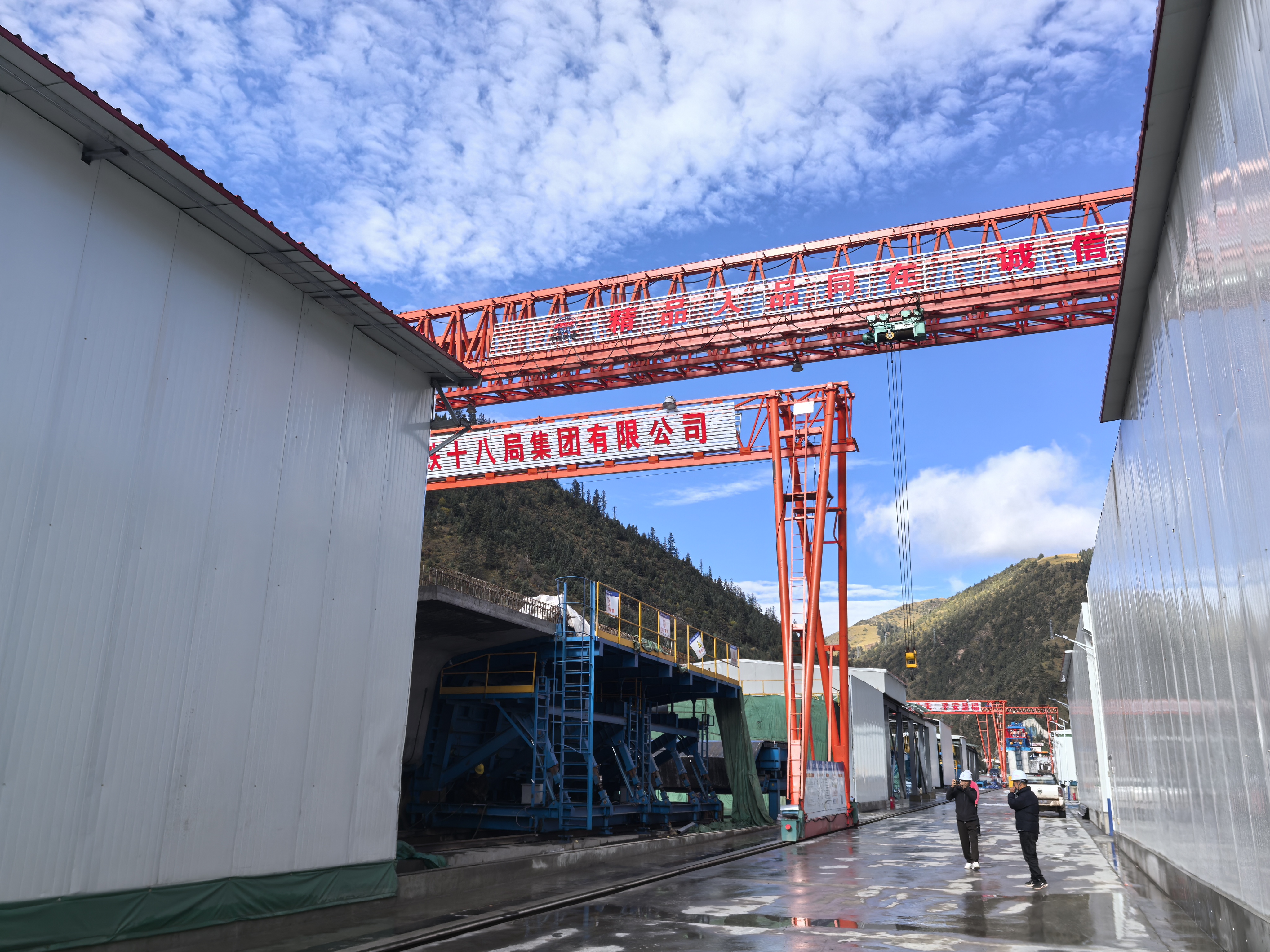 哈尔滨龙门吊厂家 龙门吊箱型梁结构解析：设计、制造与应用