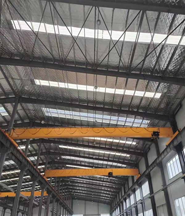 广东珠海桥式起重机厂家 通用桥式起重机桥架供电方式：动力输送的稳定脉络